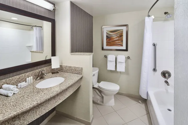 Room, 2 Queen Beds, Pool Side، Courtyard By Marriott Shreveport Bossier Louisiana Boardwalk 3/3