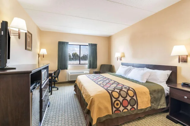 غرفة بسرير كينج، Super 8 By Wyndham Henrietta/Rochester Area 2/2