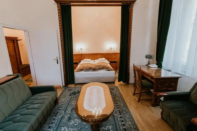 جناح، Tisza Hotel 2/9