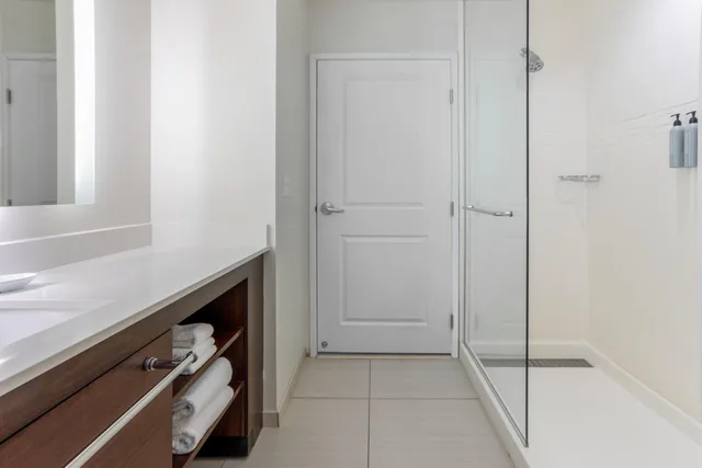 جناح بسرير كينج بغرفة نوم واحدة مع أريكة، Residence Inn Kansas City At the Legends 2/2