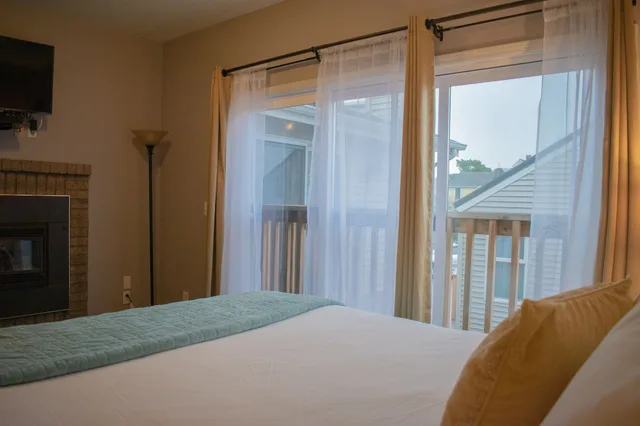 Spa, Suite, King Bed, Sofa، Inn at the Prom 3/6