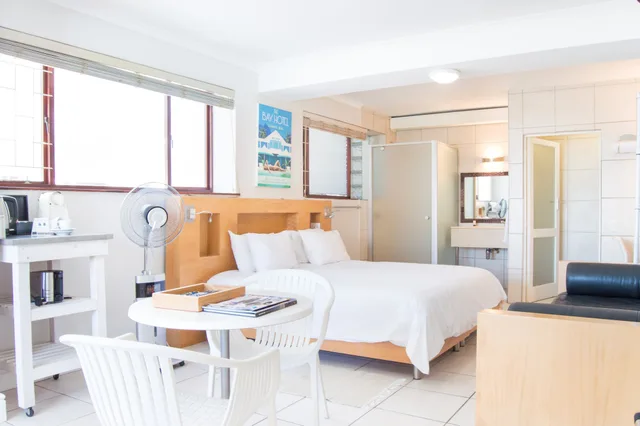Beach, Club, Studio, King Bed, with Pool، Camps Bay Village 1/10