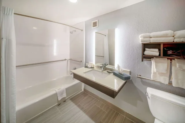غرفة بسريرين كوين لذوي الإعاقة، La Quinta Inn and Suites by Wyndham Jonesboro 3/3