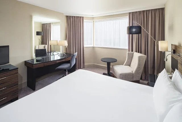 غرفة قياسية بسرير كوين بإطلالة على النهر، Crowne Plaza Glasgow 4/7
