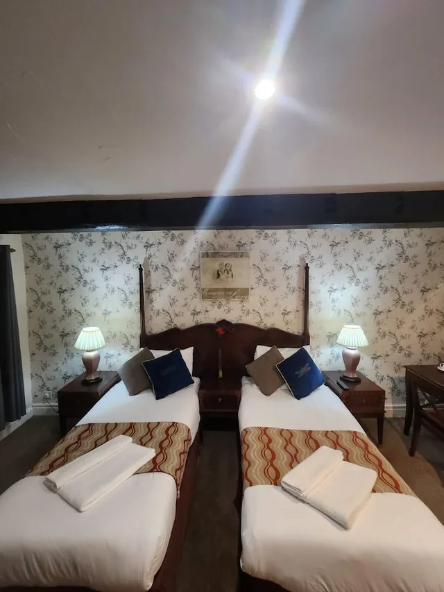 Deluxe, Double Bed, The Rose and Crown Hotel 9/10