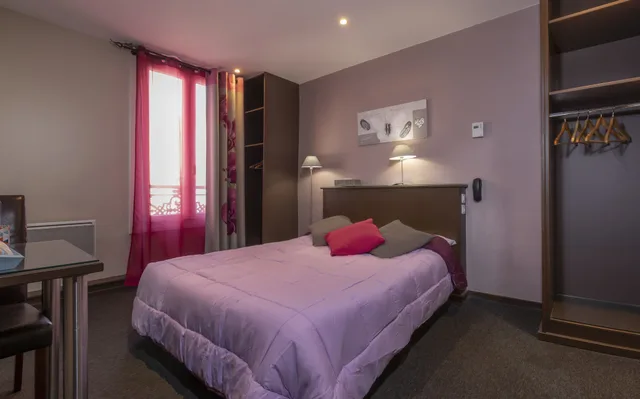 غرفة قياسية بسرير كينج، MONTSOURIS ORLEANS HOTEL 10/10