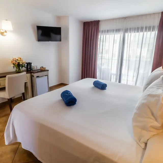 Superior, Queen Bed, Paloma Blanca Boutique Hotel 6/8