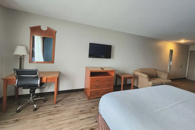 جناح بسرير كينج بحوض جاكوزي، Days Inn & Suites By Wyndham Thibodaux 7/10
