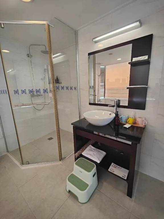 جناح كومفورت بسرير مزدوج وسرير فردي، Guangdong Hotel Zhuhai Ex Guangdong Regency 7/7
