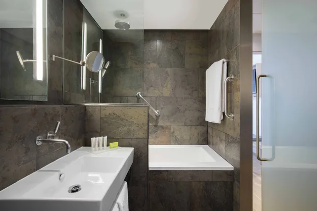 غرفة بريميوم بسريرين منفصلين، Le Meridien Barcelona 5/10