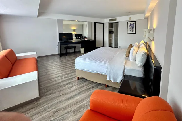 جناح جونيور بسرير كينج مع أريكة، Grand Cantalagua Hotel Morelia, BW Signature Collection 9/10