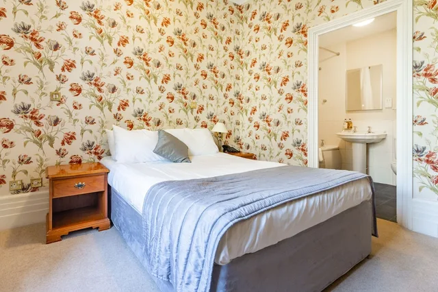 Manor, Double Bed, Small، Woodlands Manor 5/10