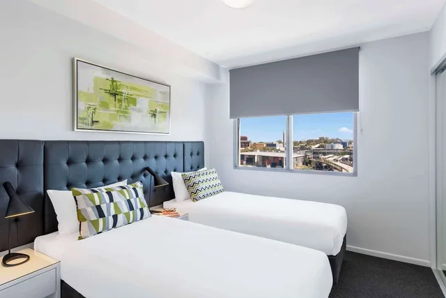 2 Bedrooms, Executive, Apartment, 2 King Beds, Oaks Brisbane Woolloongabba Suites 1/4
