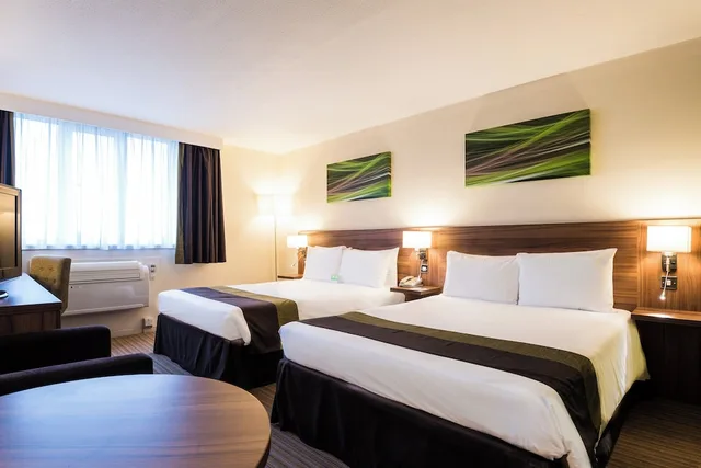 غرفة قياسية بسريرين مزدوجين، Holiday Inn Slough Windsor 3/7
