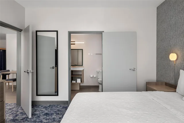 جناح بسرير كينج بغرفة نوم واحدة بحوض استحمام لذوي الإعاقة، Home2 Suites by Hilton Fort Worth Lake Worth 3/5