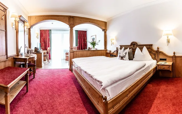 Junior Suite, King Bed, Hubertushof 3/6