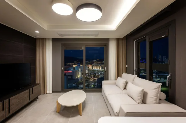 جناح بإطلالة على المدينة بشرفة بـ3 غرف نوم، NewCZ Osiria Residence 3/6