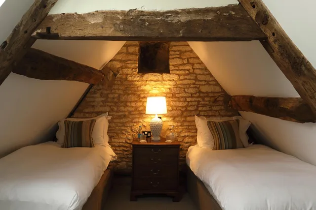 جناح، Kings Head Hotel 2/6