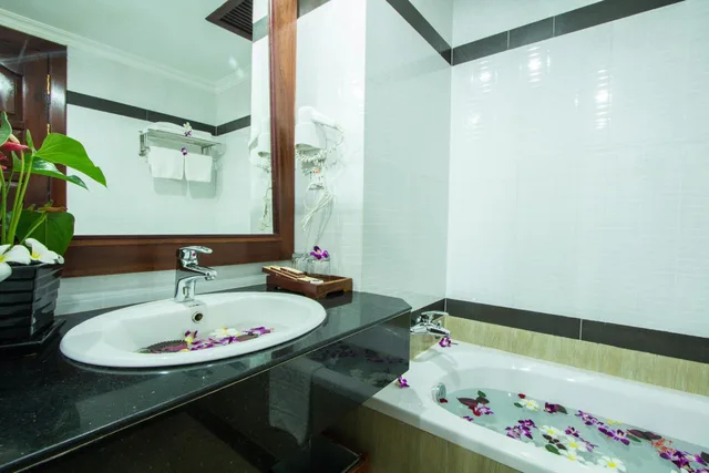 غرفة سوبيريور بسرير مزدوج أو سريرين منفصلين، Royal Empire Hotel 8/8