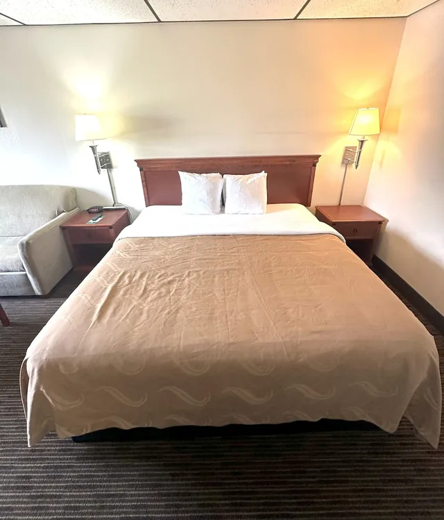 غرفة قياسية بسرير كينج، Wyndham Garden Salina Conference Center 6/10