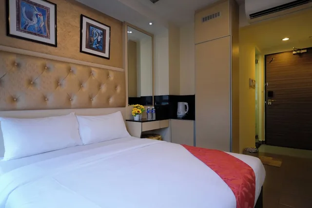 Deluxe, Queen Bed, Sandpiper Hotel 2/8