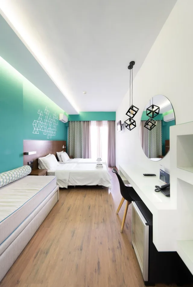 غرفة متصلة، Rotonda Thessaloniki 2/2