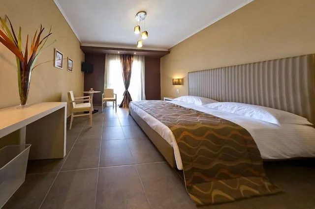 غرفة قياسية بسرير كوين، Alexander Inn 2/3