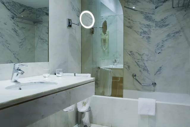 غرفة بسرير مزدوج أو سريرين منفصلين بشرفة، Hotel Mir Octavio 8/8