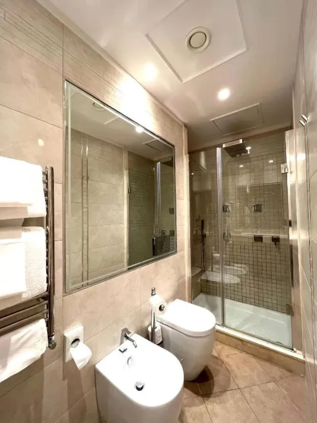 غرفة قياسية بسرير مزدوج أو سريرين منفصلين، Hotel Corona d'Italia 2/2