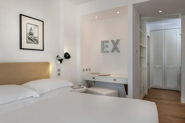 Deluxe, King Bed, City View, Excelsior Hotel, Spa & Lido 2/4