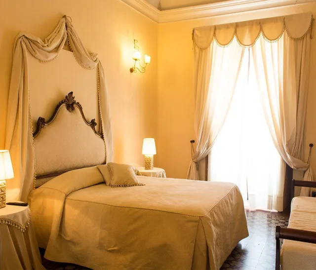 غرفة ثلاثية بسرير كوين وسرير فردي بحمام خاص، Principe Di Francalanza 2/10
