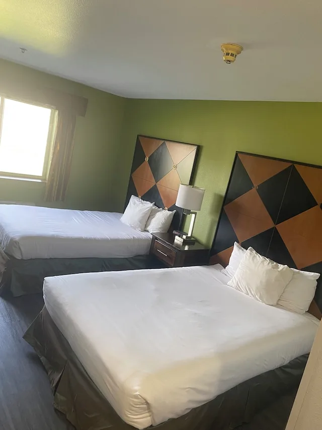 غرفة عائلية رباعية بسريرين كوين وسريرين مزدوجين، Inn America - Lewiston 1/10