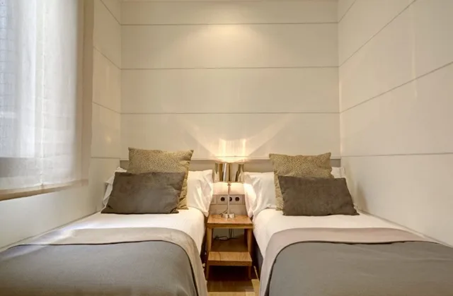3 Bedrooms, Apartment, 2 Double and Twin Beds, Sofa، Apartments Sixtyfour 3/5