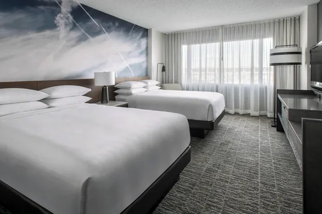 غرفة بسريرين مزدوجين بإطلالة على المدينة، Newark Liberty International Airport Marriott 1/3