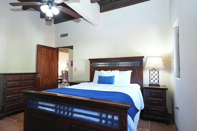 Condo, Luxury, Executive Level, Sofa، West Bay Lodge 2/8