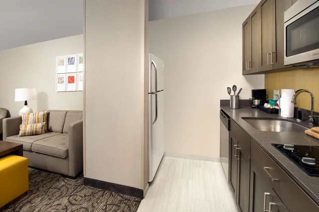 1 Bedroom, Suite, King Bed, Bay View, Sofa، Homewood Suites By Hilton Miami Downtown/Brickell 3/3