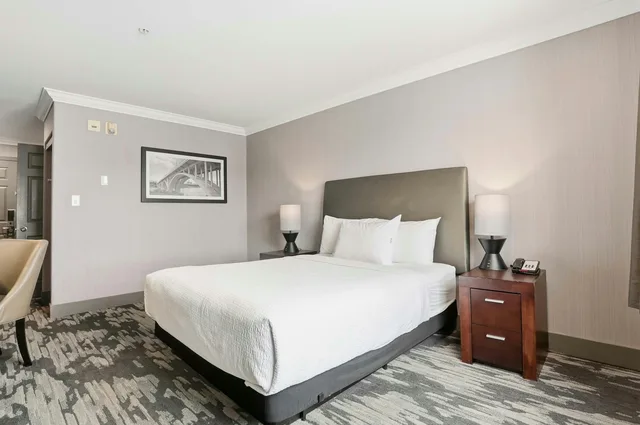 غرفة بسرير كوين لذوي الإعاقة، Sandman Hotel Saskatoon 2/10