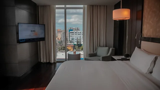 جناح بسرير فردي بغرفة نوم واحدة مع دخول صالة النادي، Intercontinental Real Santo Domingo 3/10
