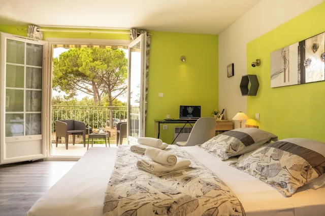 غرفة سوبيريور ثلاثية بسرير كوين وسرير فردي، HOTEL DES GRANGES 6/10