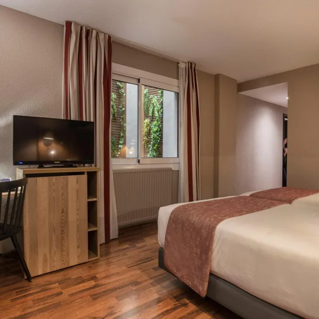 Interior, Double Bed, Hotel Grand Pas 5/10