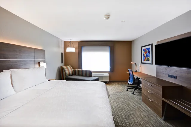 غرفة بسرير كينج لذوي الإعاقة، Holiday Inn Express & Suites Houston NASA - Boardwalk Area 2/6