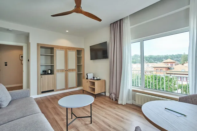 Junior Suite, 1 Double and 2 Queen Beds, Sea View، Gran Hotel del Sella 10/10