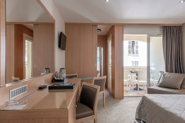 غرفة كومفورت ثلاثية بسرير مزدوج وسرير فردي، Hotel Le Rocher 9/9