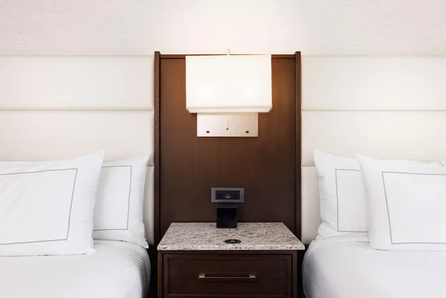 غرفة بسريرين كوين، Hilton Boston Park Plaza 3/3