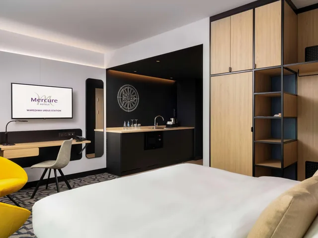 Comfortable, Queen Bed, Working Area، Mercure Warszawa Ursus Station 5/8