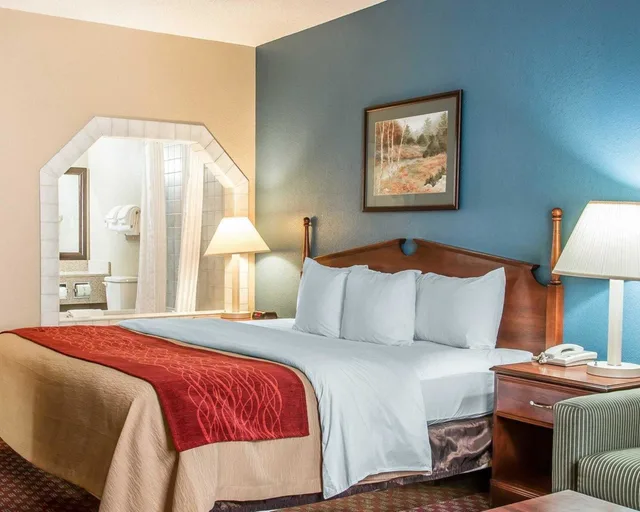 جناح مع أريكة، Quality Inn Upper Sandusky OH 5/6