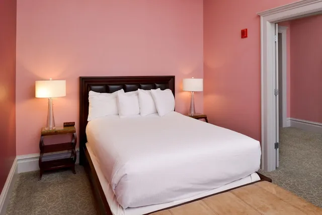 Suite, King Bed, Murphy Bed, Parlor، Montvale Hotel 2/3