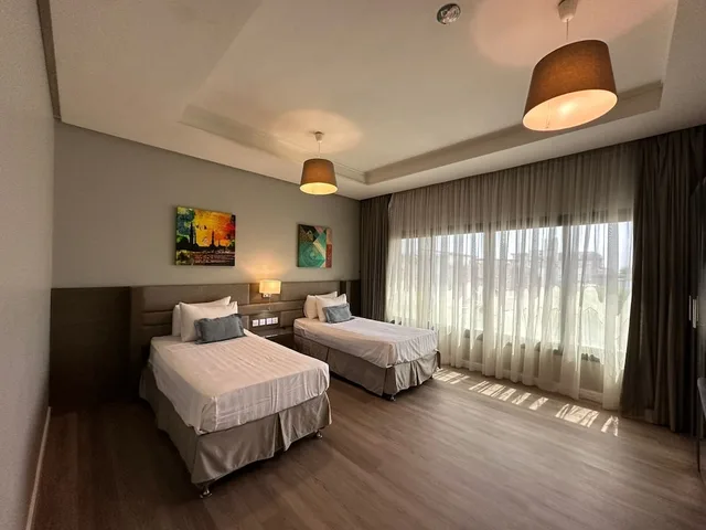 شقة بسريرين منفصلين وسرير كينج بغرفتي نوم، كورنيش لورين سويتس(Loren Suites Corniche) 3/10