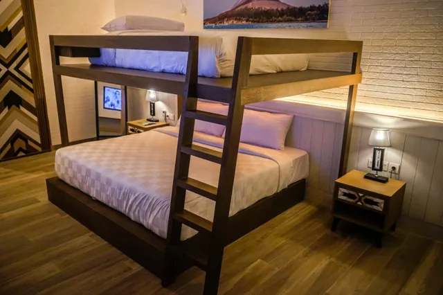 غرفة ديلوكس ثلاثية بسرير مزدوج وسرير فردي، Jambuluwuk Convention Hall and Resort Batu 1/4