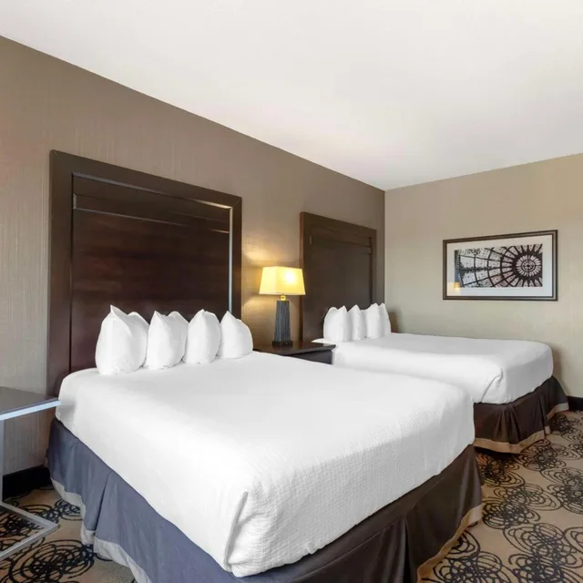 غرفة بسريرين كوين بحوض استحمام لذوي الإعاقة، Best Western Plus Midwest Inn 2/7